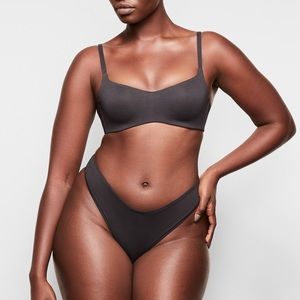 SKIMS Molded Bra